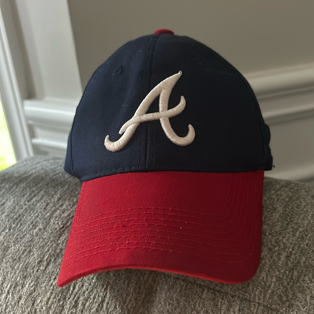 Atlanta Braves OC Sports MLB Licensed  Adjustable Velcro Cap Two tones Navy/Red